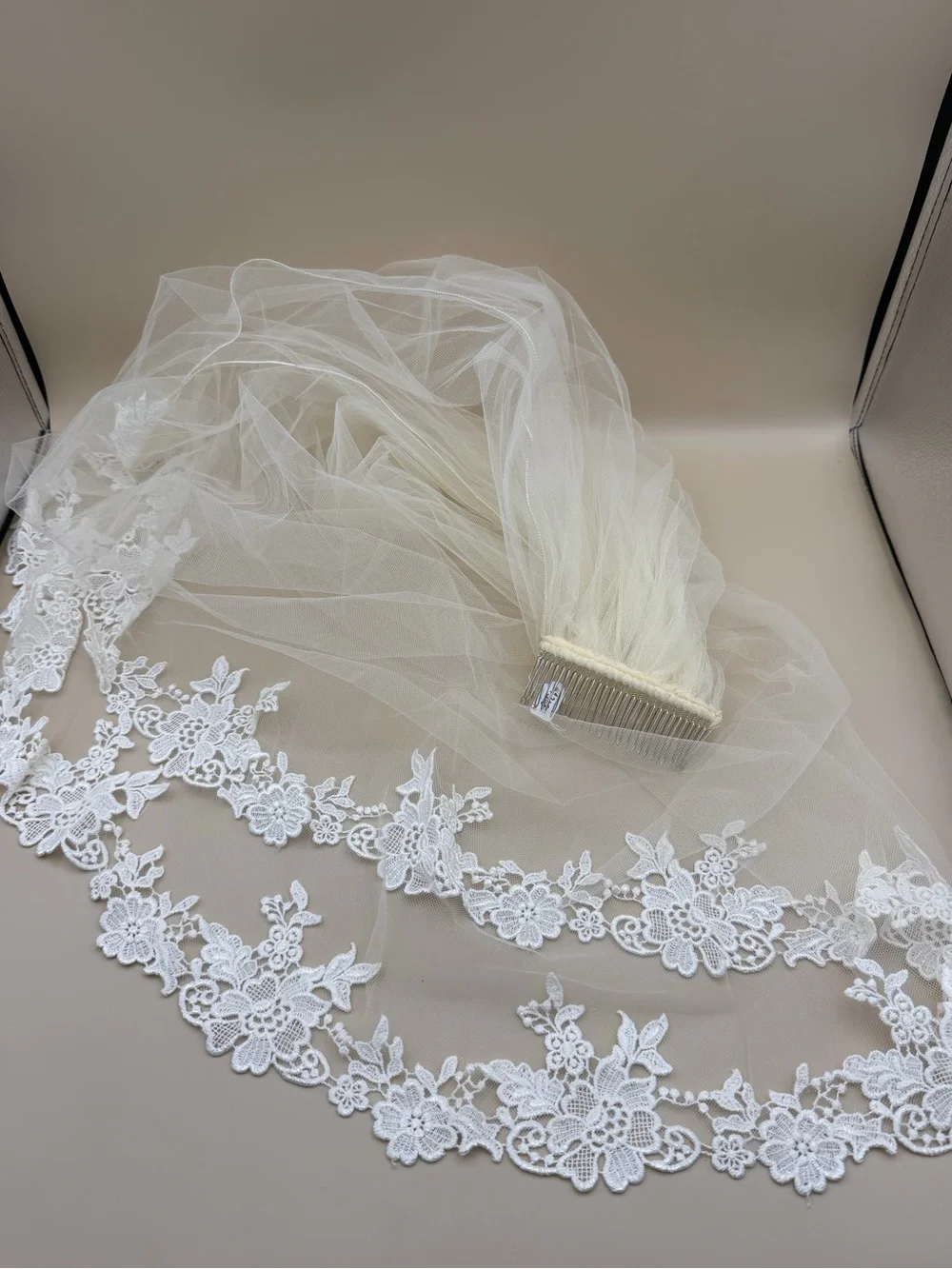Ivory Bridal Wedding Veil Floral Lace Embroidery Metal Comb
